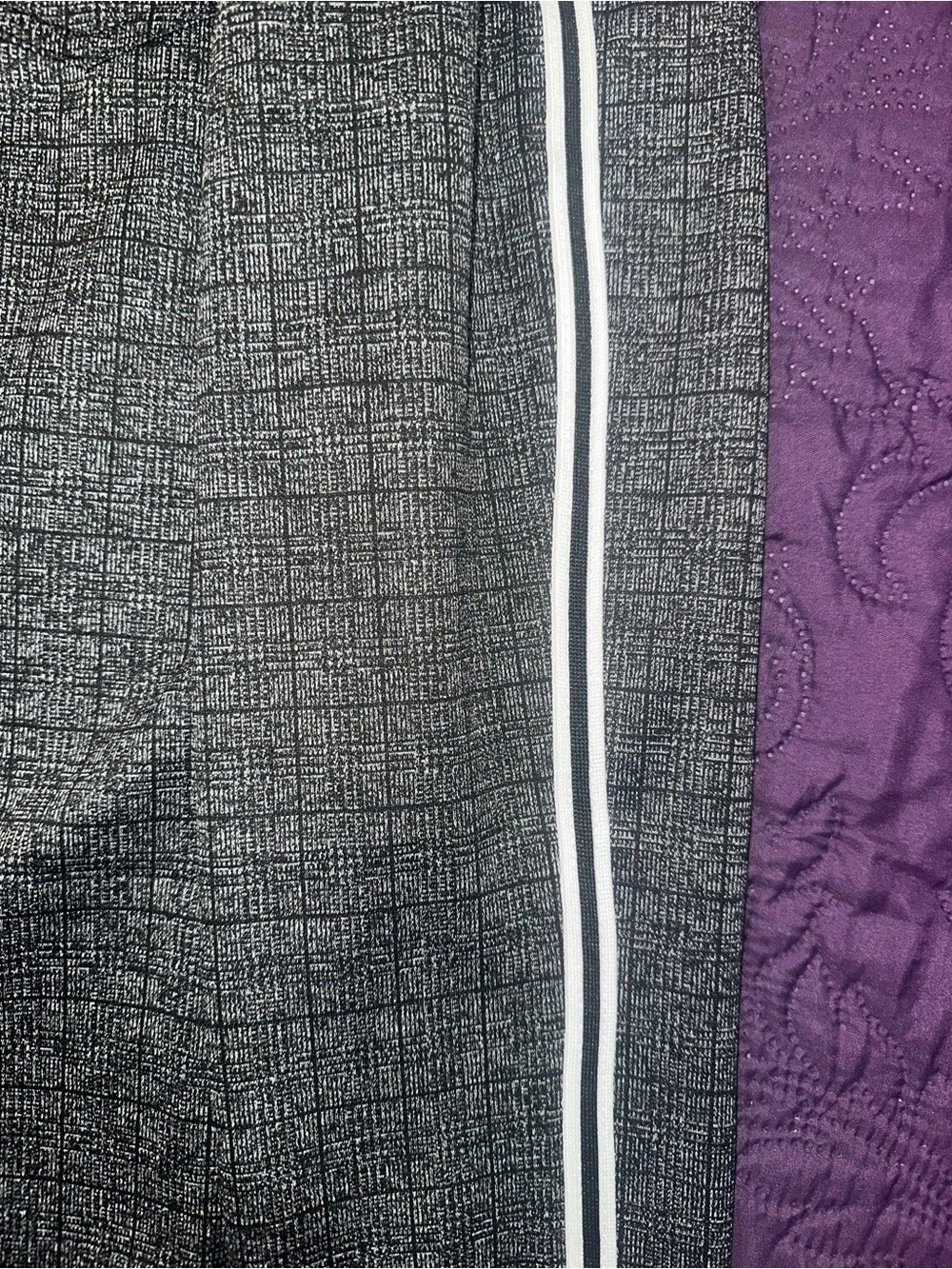 Hybrid Plaid Side Stripe Leggings in Gray Size 8 NWT - Picture 7 of 7